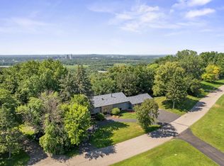 565 Lakota Ln, Chaska, MN 55318
