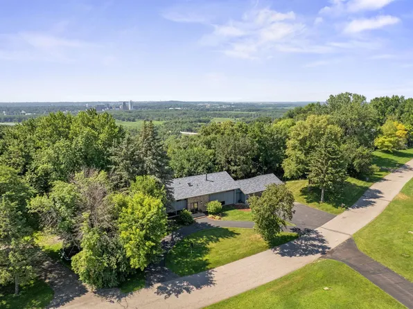 565 Lakota Ln, Chaska, MN 55318