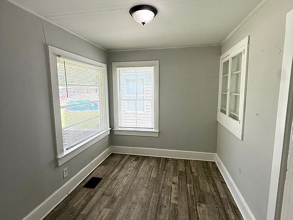 5th image of 205 Porter St SW