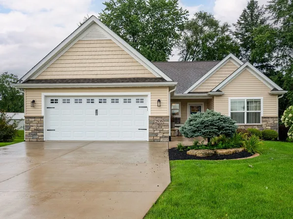 2535 Pheasant Creek Cir, Davenport, IA 52807
