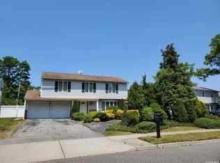 9 Sandra Dr, Hauppauge, NY 11788