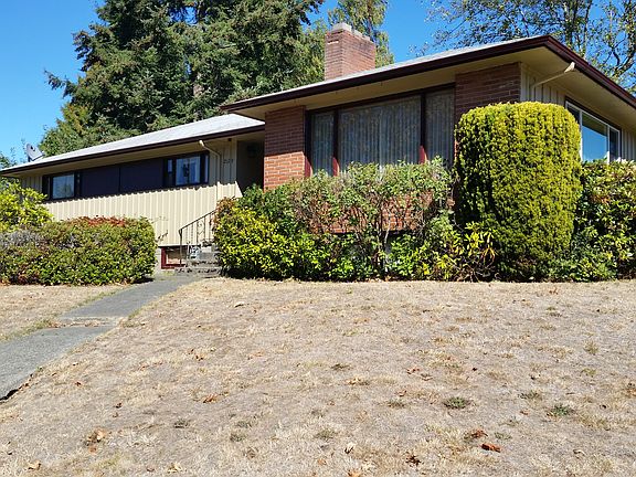3rd image of 2129 Seaview Ave W