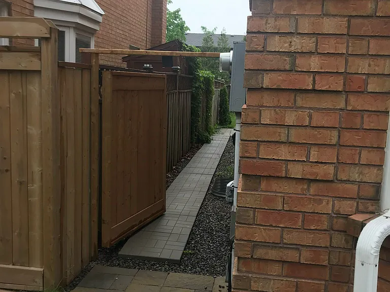 1080 Glenashton Dr #BASEMENT — Photo 10