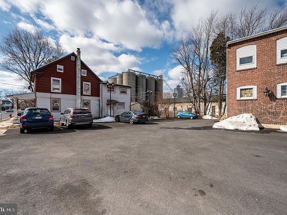 4th image of 102 S Richmond St
