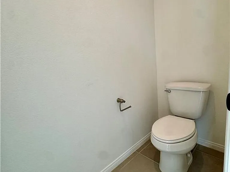 2602 Cava Tirreni St — Photo 17