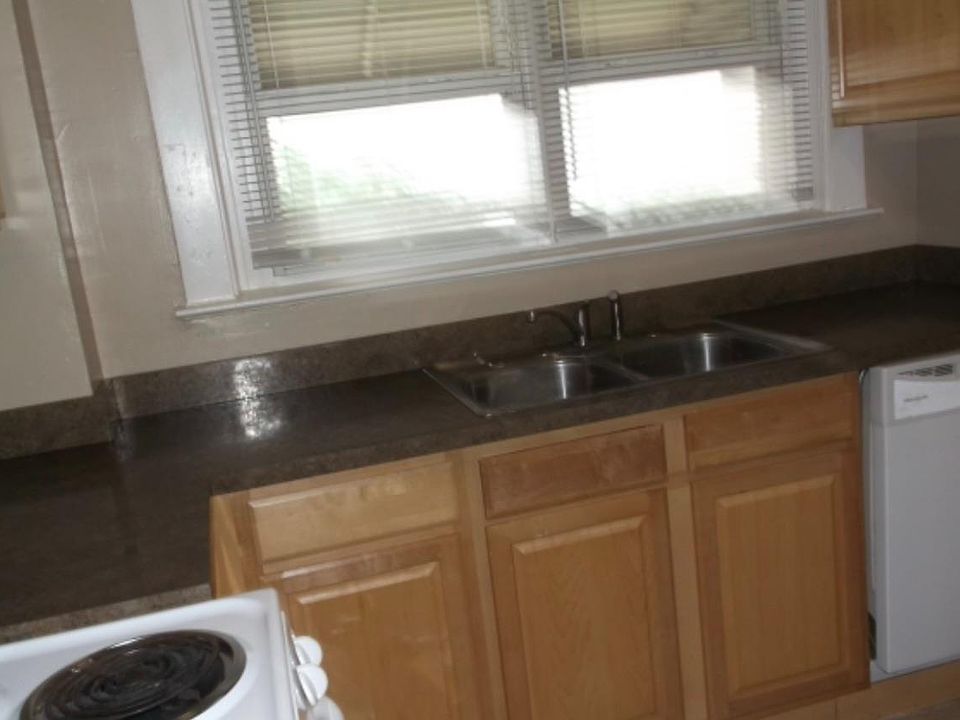 2nd image of 466 Euclid Ave
