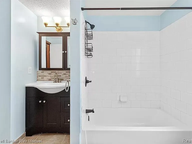 6995 Leytonstone Blvd — Photo 8