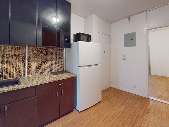 3rd image of 365 3rd Ave APT 3A
