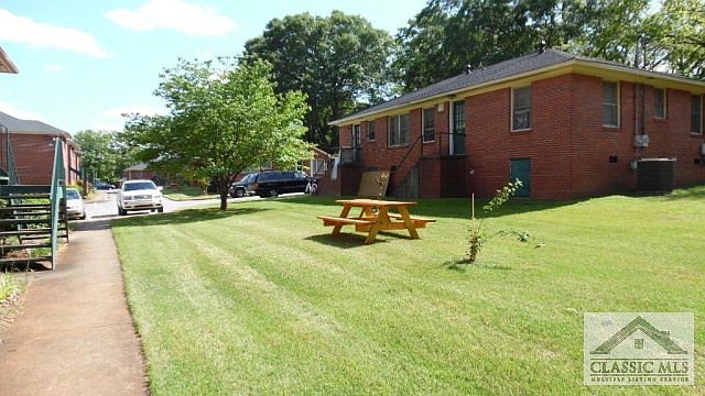 2nd image of 389 S Pope St #12