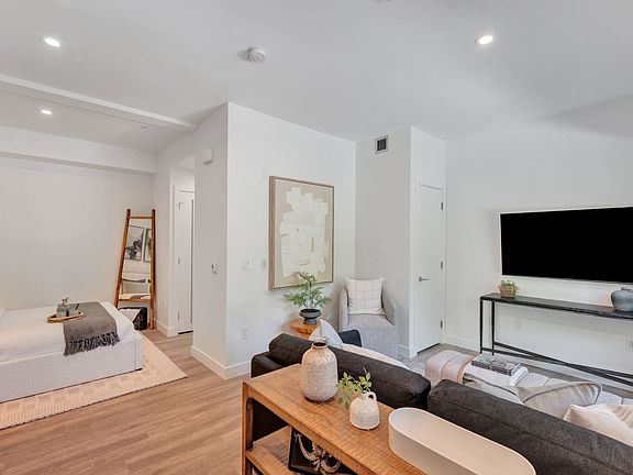 3rd image of 137 Keith Rd E #302