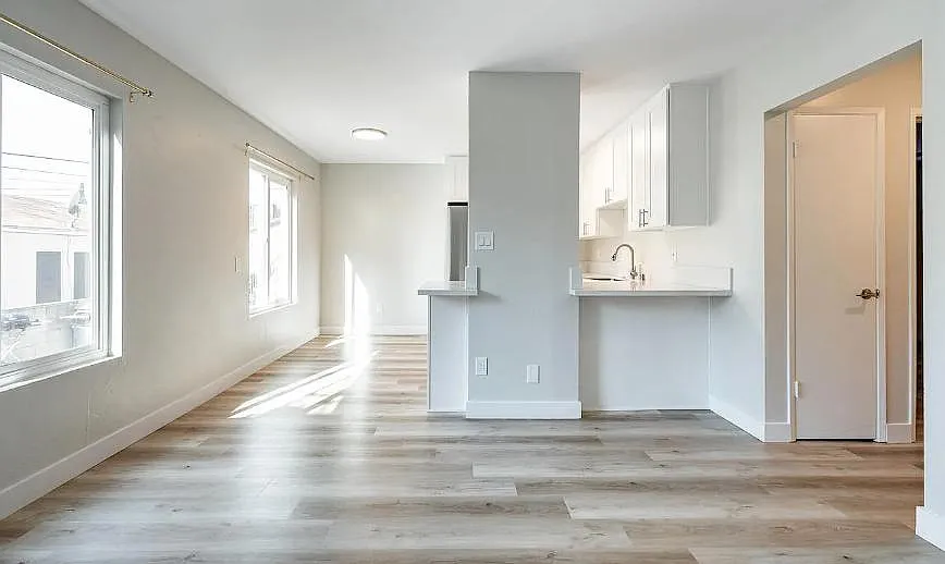 2 bed, 880 sqft, $3,295 — Photo 2