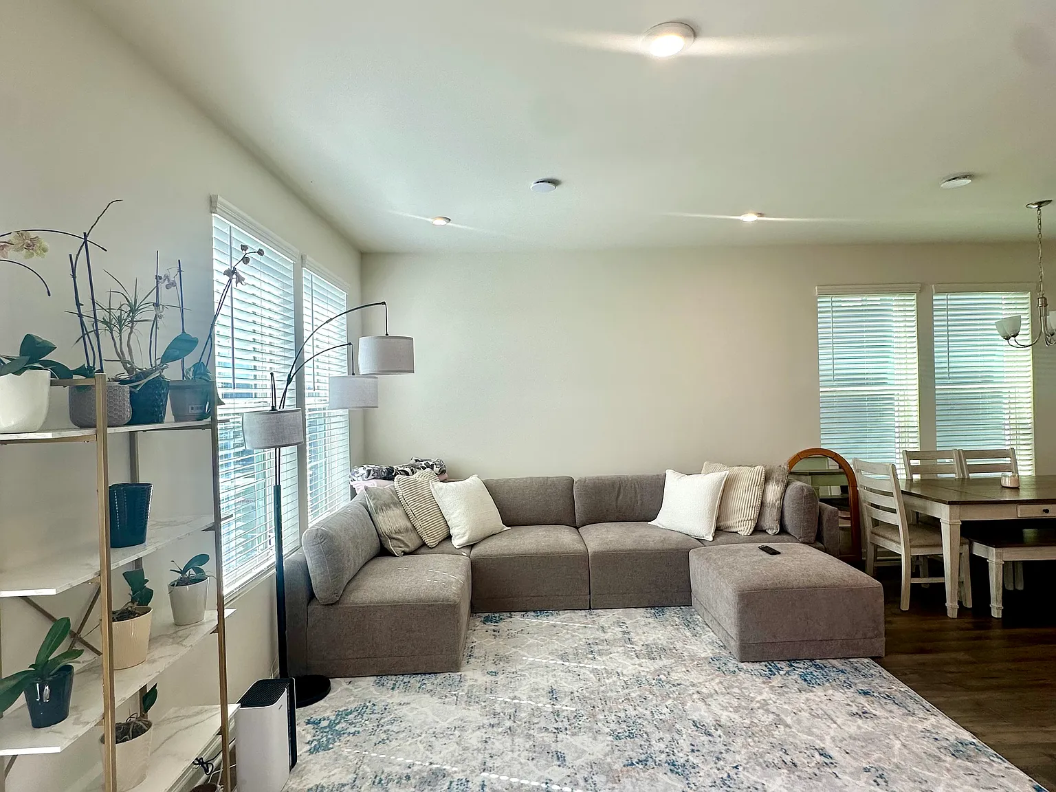 3 bed, 2.5 bath, 1481 sqft, $2,300 — Photo 2
