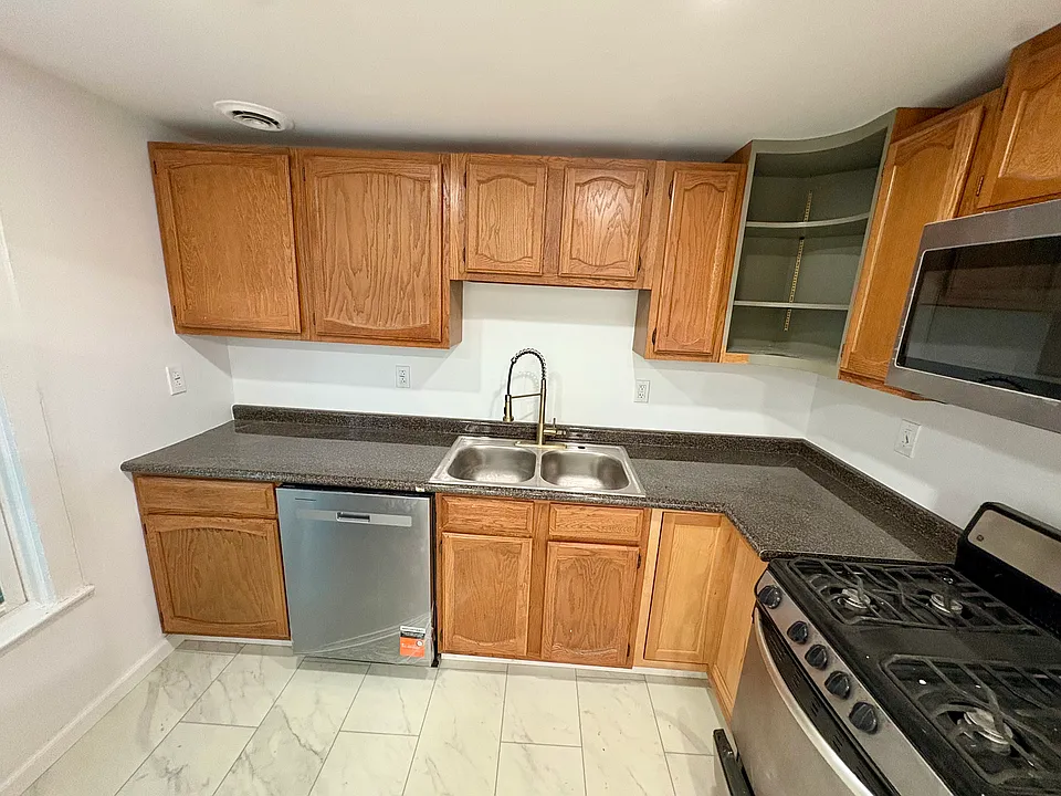 515 Henry St #2