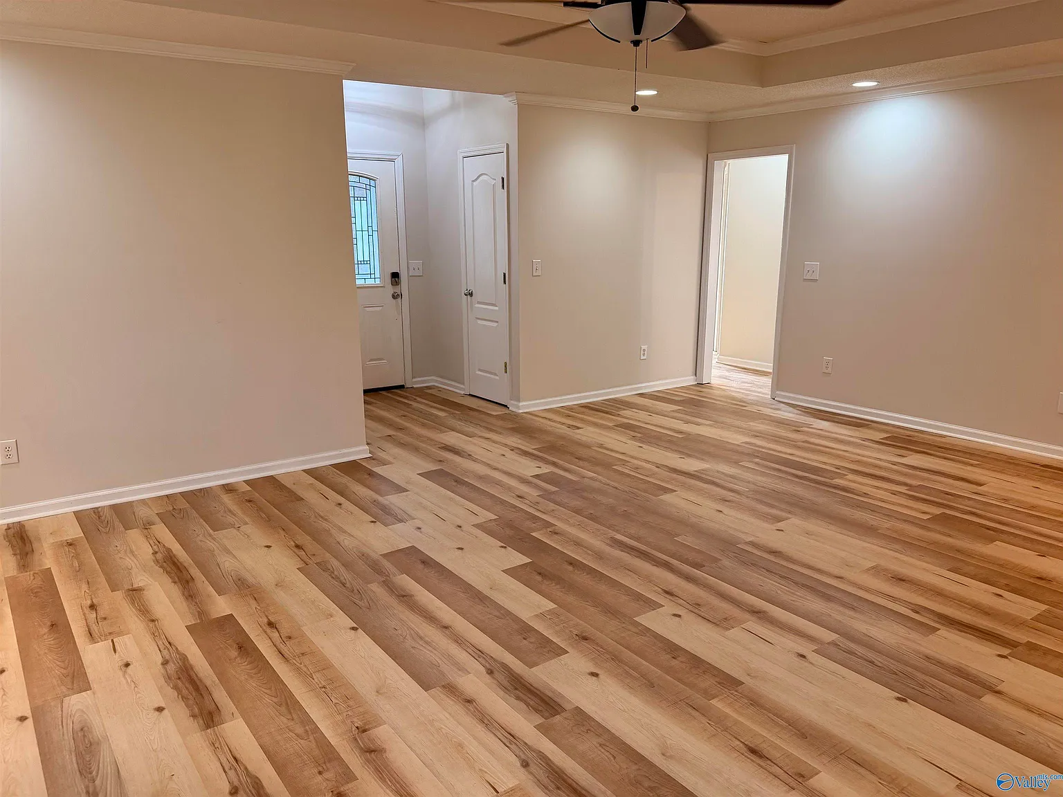 3 bed, 2.0 bath, 1265 sqft, $1,595 — Photo 2