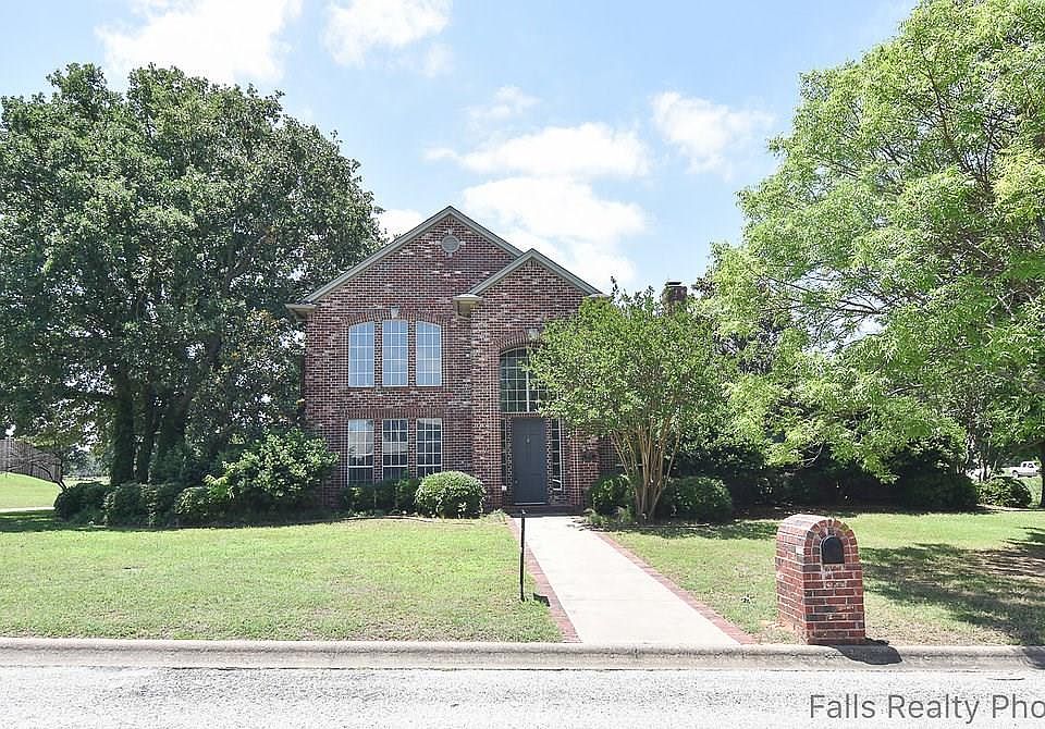 1st image of 808 Woodland Trl N