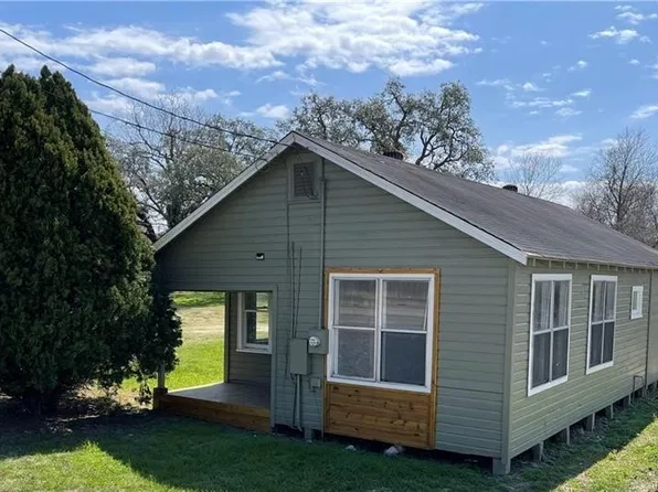 1127 Us Highway 59 N, Goliad, TX 77963