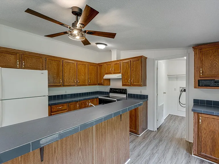 10708 Canyon Cir — Photo 13