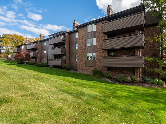 2nd image of 3181 Charlevoix Dr SE Unit 308