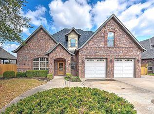 4004 SW Town Vu Rd, Bentonville, AR 72712