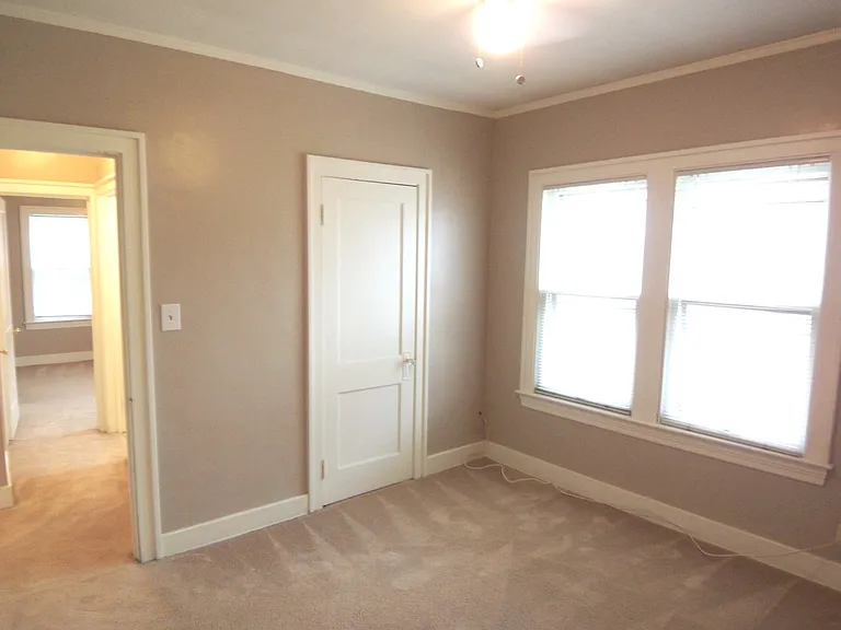 1493 Larchmont Ave #UP — Photo 13