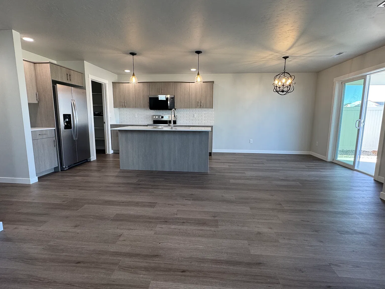 3 bed, 2.5 bath, 1851 sqft, $2,800 — Photo 2