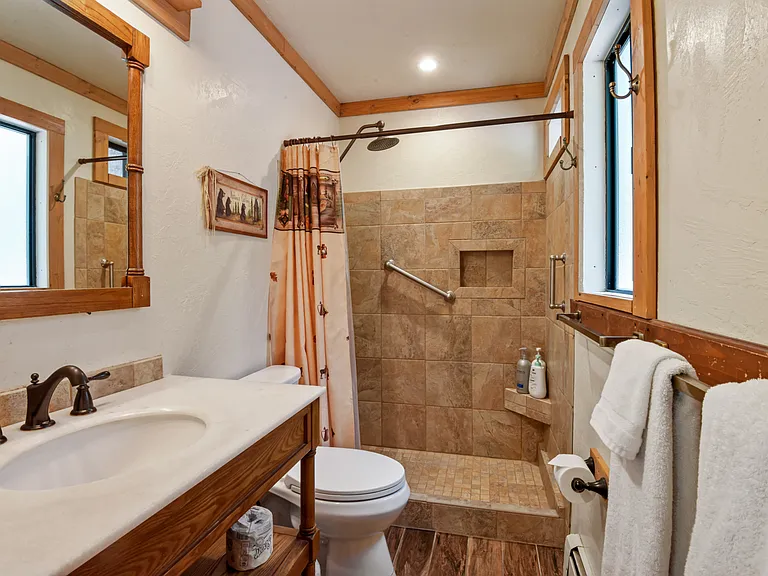 5634 Uplands Rd — Photo 21