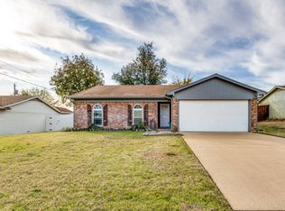 1300 Augusta Rd, Benbrook, TX 76126