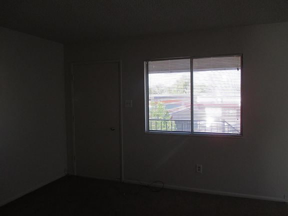 5th image of 415 Greenbrae Dr