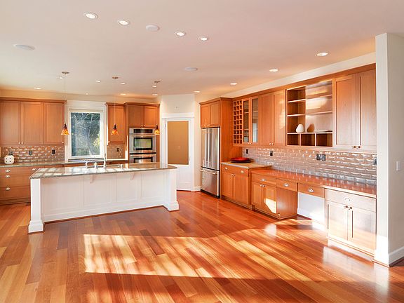 3rd image of 7607 NE Zachariasen Ct