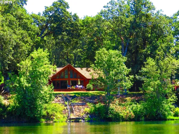 1010 Echo Dr, Roseburg, OR 97470