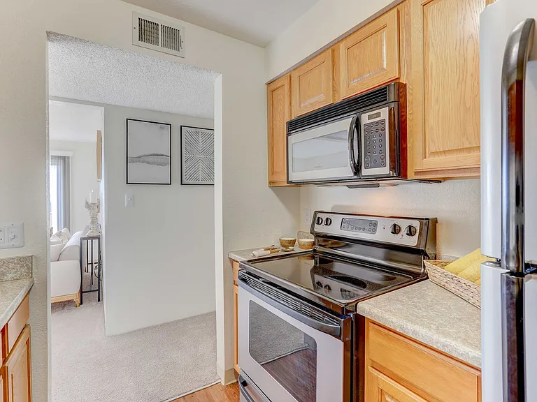 Americana Lakewood Apartments — Photo 80