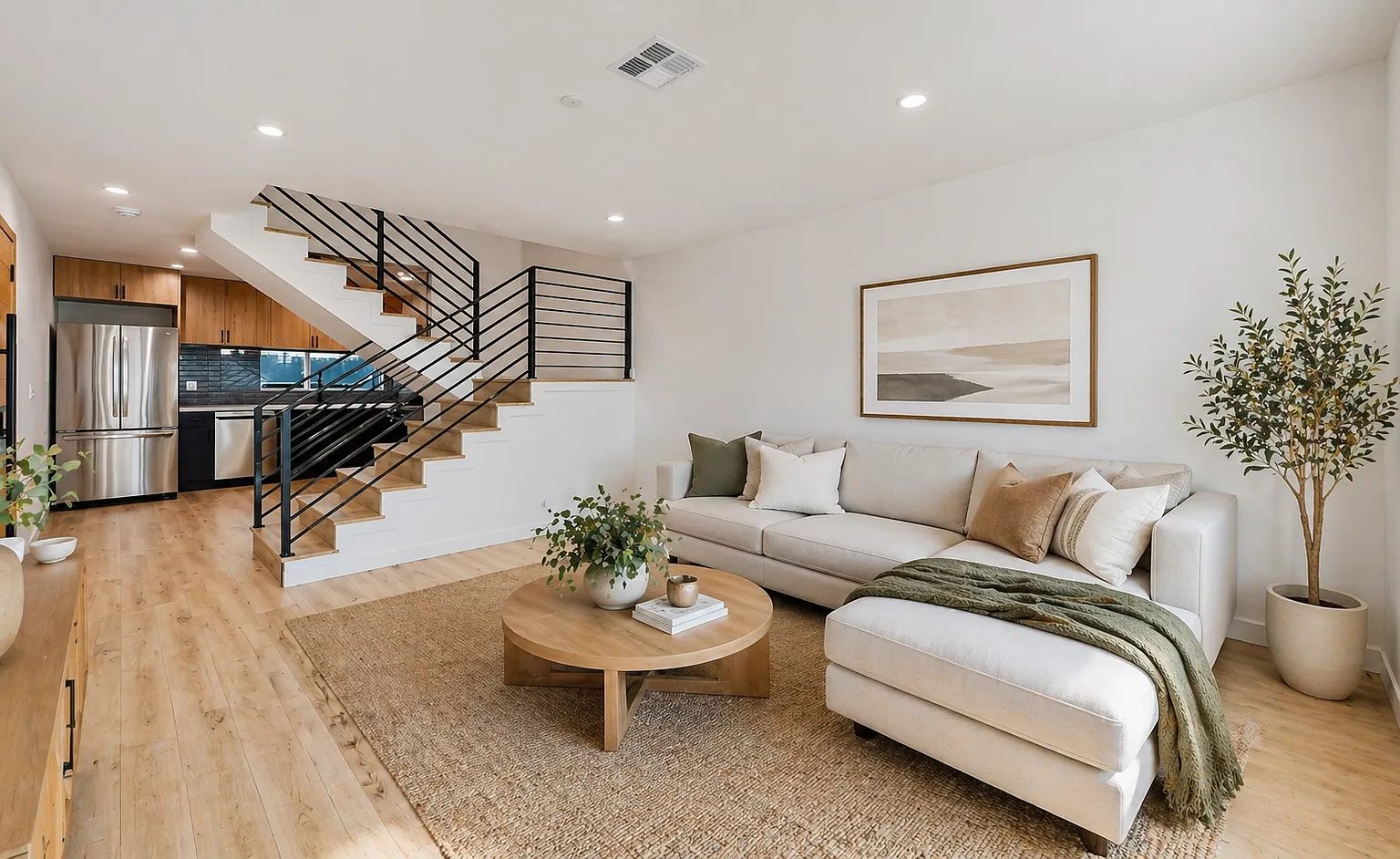 3 bed, 1013 sqft, $3,499 — Photo 3