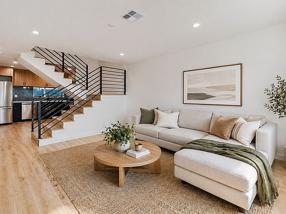 3rd image of 16012 Cantlay St