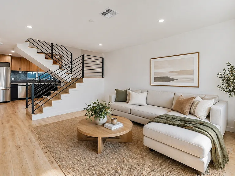 16012 Cantlay St — Photo 3