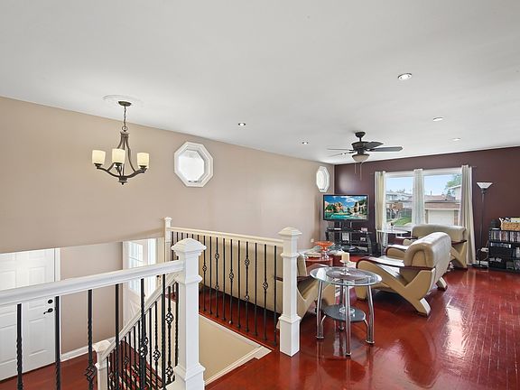 3rd image of 6249 Forestview Dr
