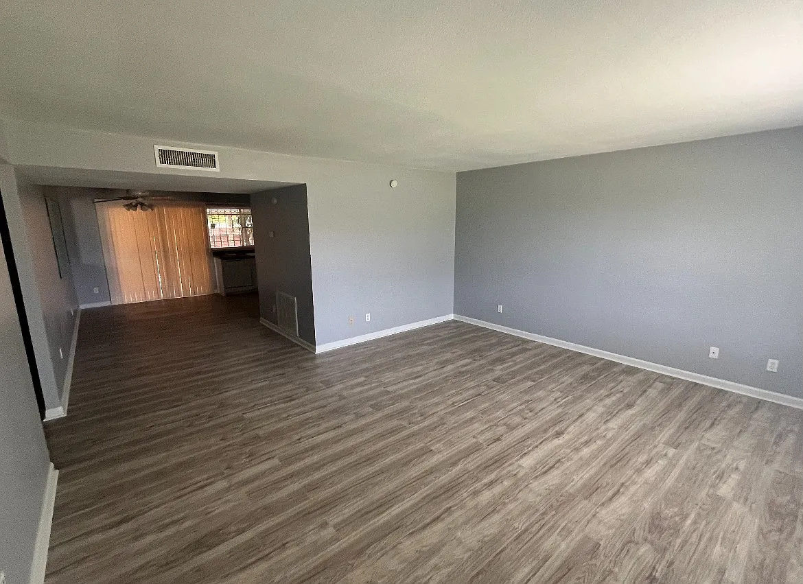 Great Townhome in Central Location — Photo 3