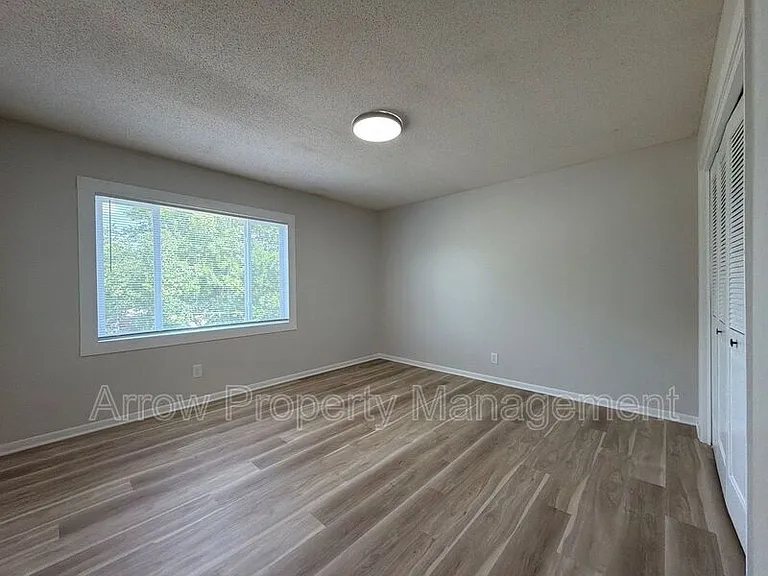 515 N 13th St #301 — Photo 9