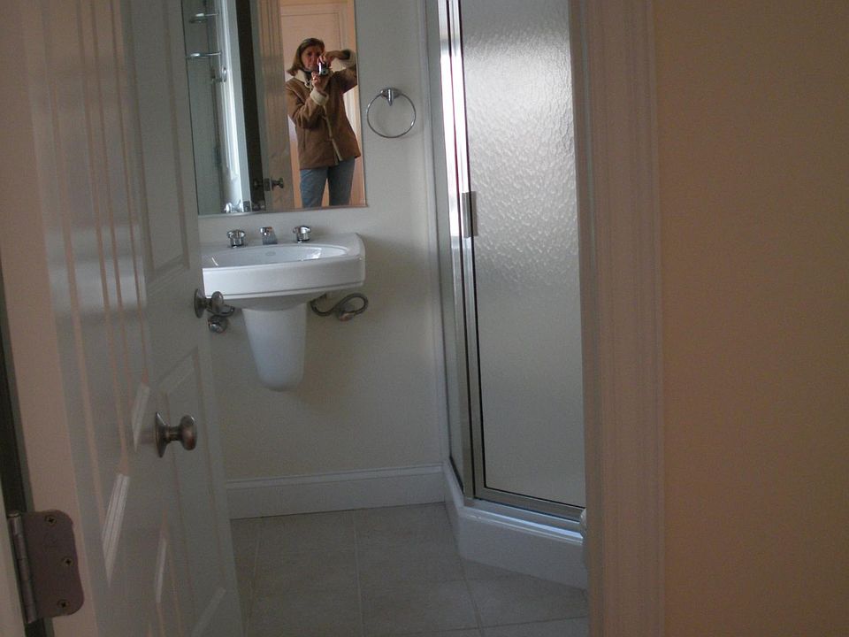1st floor 3/4 bath