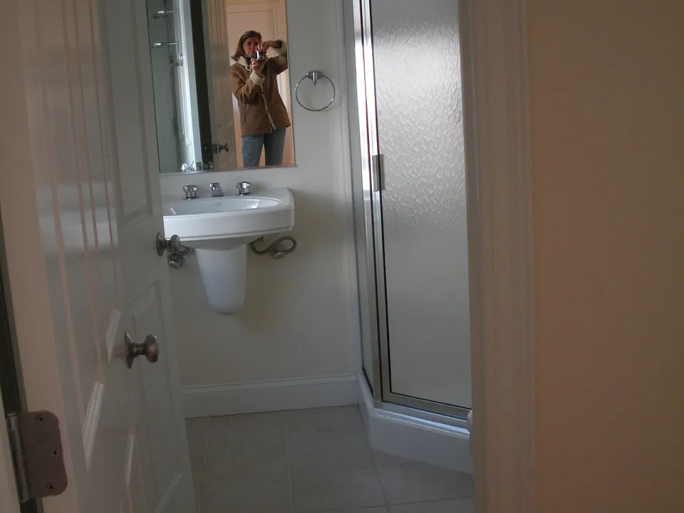 1st floor 3/4 bath