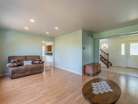 3rd image of 1048 Dartmouth Dr