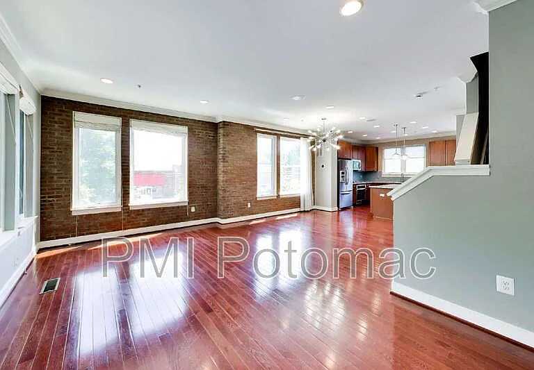 5600 45th Ave — Photo 11