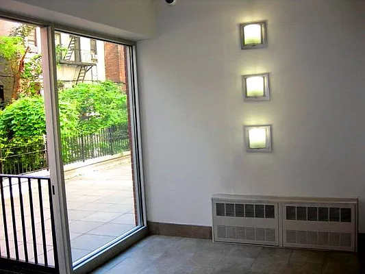 Rented by Moss Realty Company | media 22