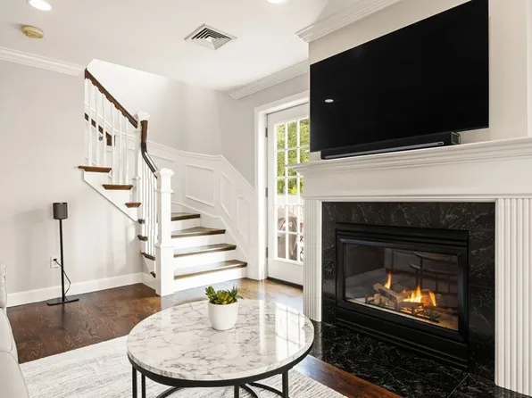 7 Conant Rd APT 16, Winchester, MA 01890