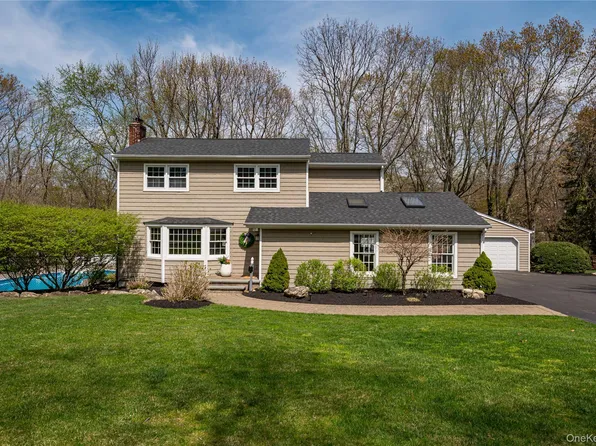 18 Pilgrim Drive, Port Jefferson, NY 11777