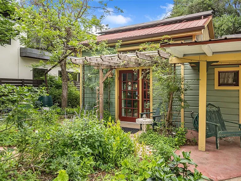 221 Park Ln — Photo 27