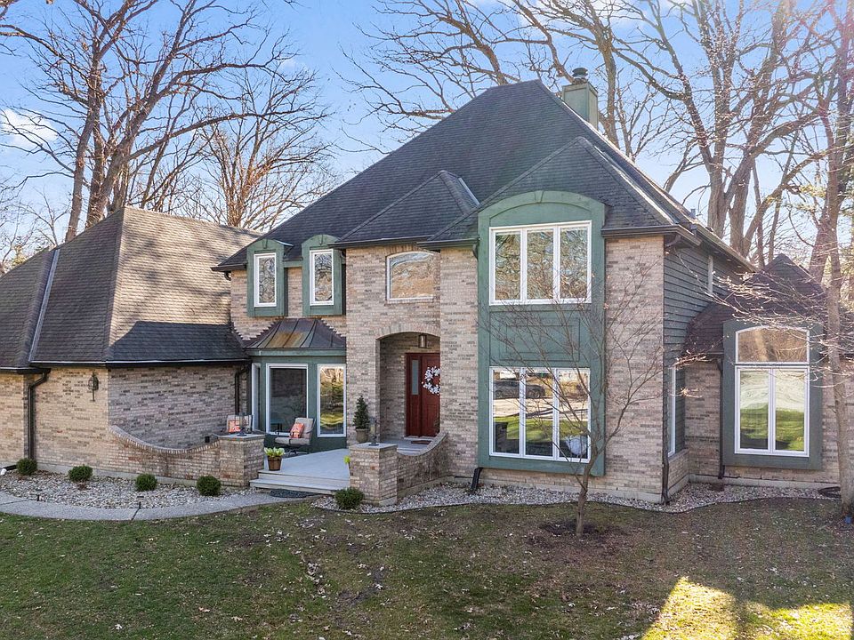 1st image of 1S105 Normandy Woods Dr