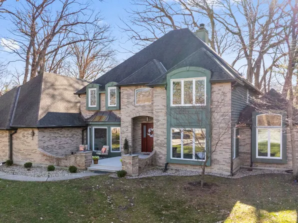 1S105 Normandy Woods Dr, Winfield, IL 60190