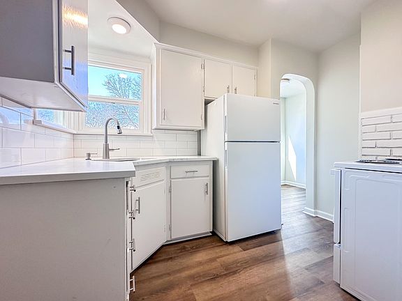 4th image of 4908 N Normandie St