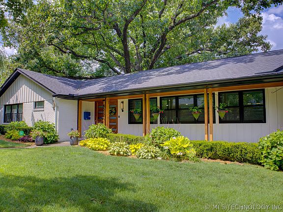 3rd image of 4512 S Lewis Pl