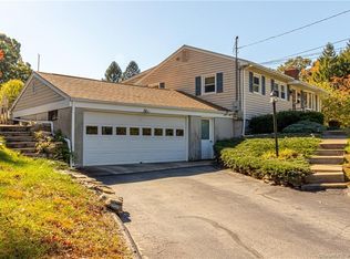 43 Fowler Dr, Uncasville, CT 06382